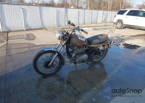 1976 Triumph Bonneville из США, поврежденный, VIN T140VHN62556
